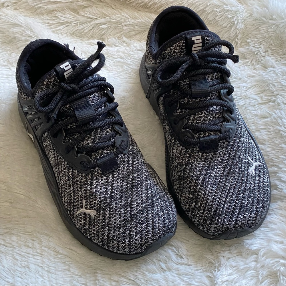 Kids puma sneakers size 4